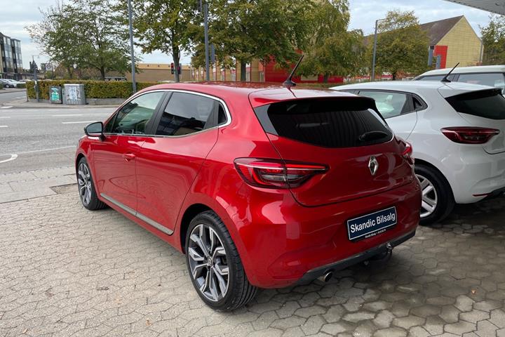 Rød Renault Clio V fra 2020