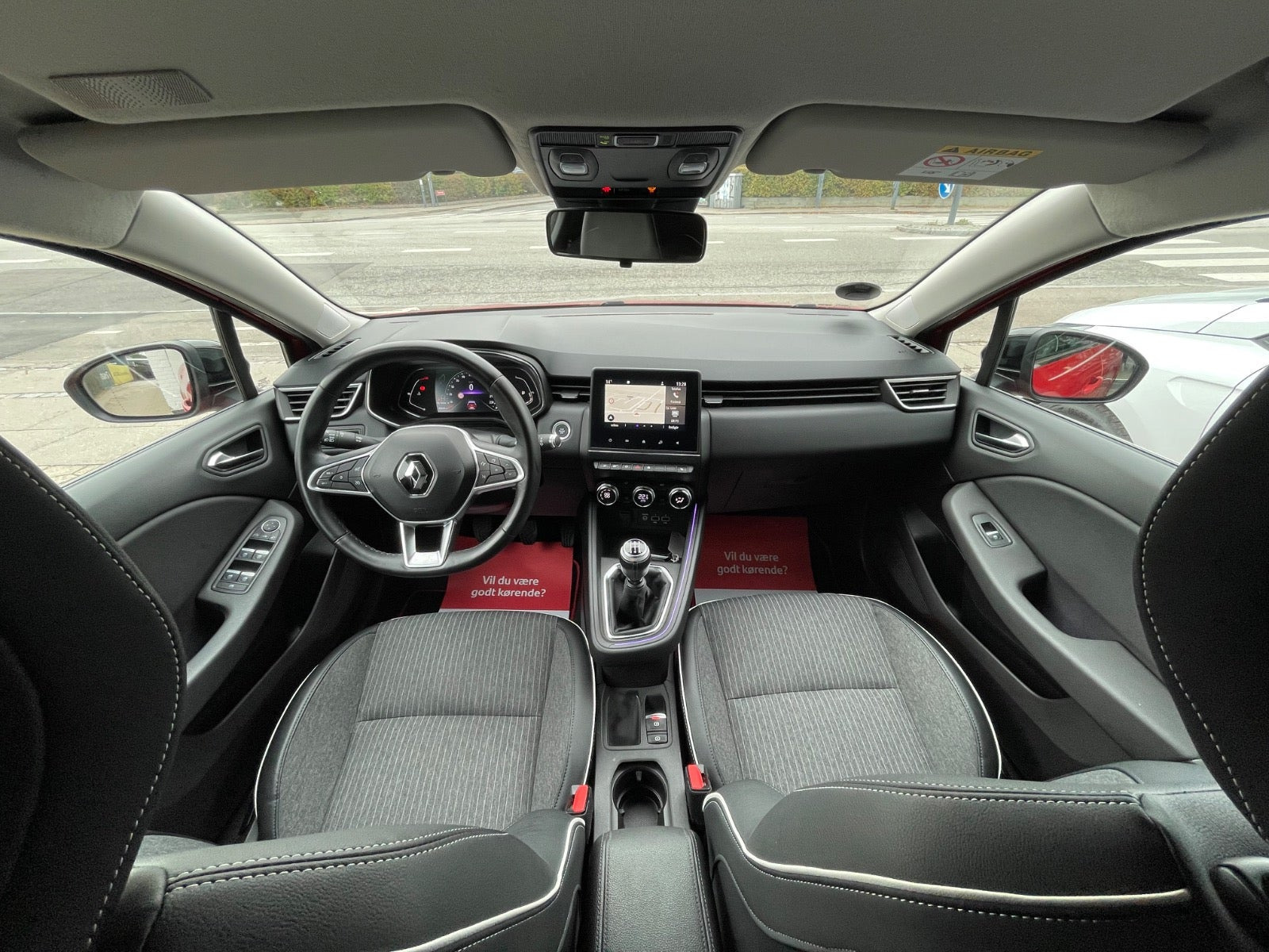 Rød Renault Clio V fra 2020