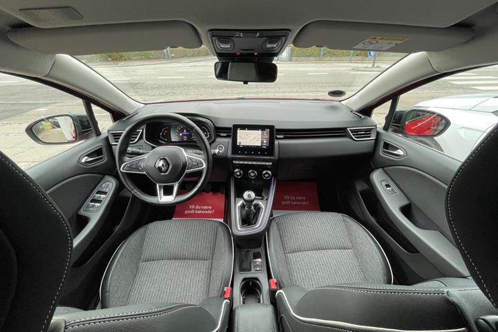 Rød Renault Clio V fra 2020