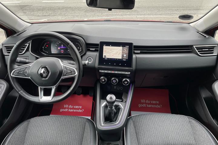 Rød Renault Clio V fra 2020