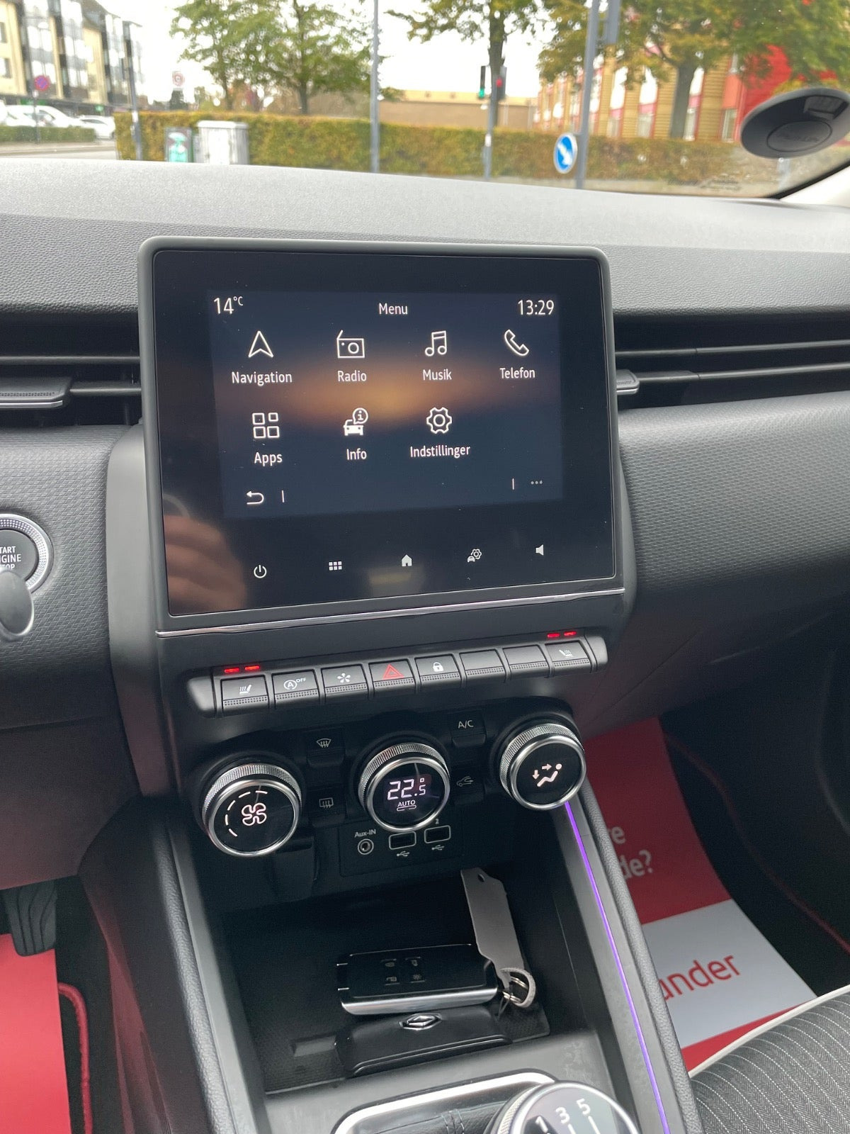 Rød Renault Clio V fra 2020