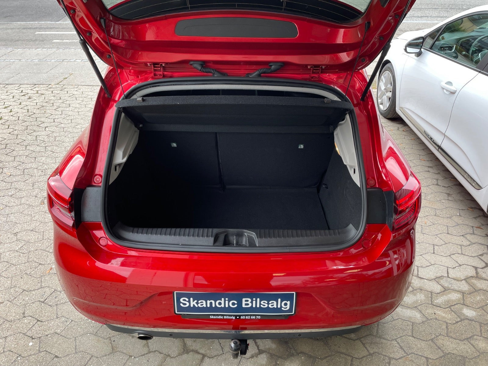 Rød Renault Clio V fra 2020