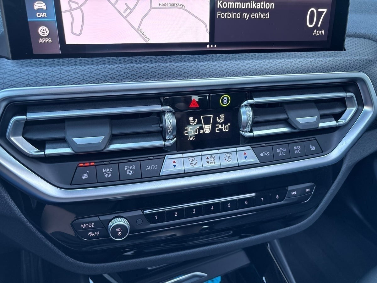 Grå BMW iX3 fra 2023