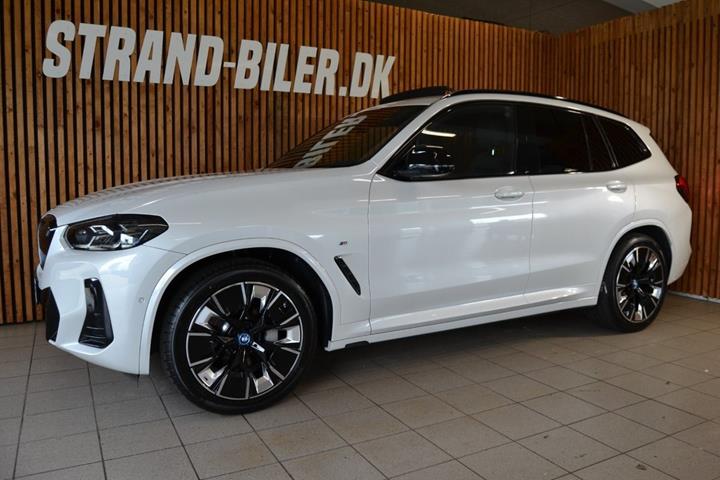 Hvid BMW iX3 fra 2023