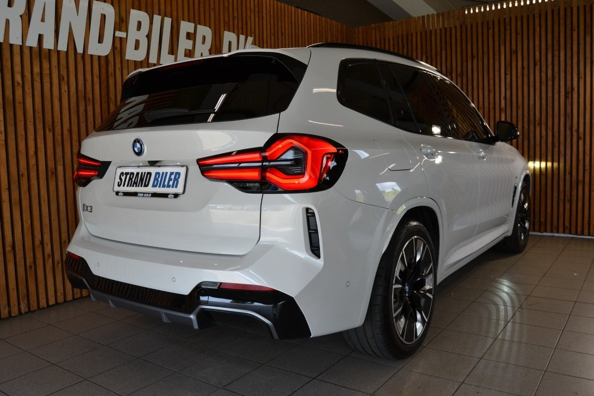 Hvid BMW iX3 fra 2023