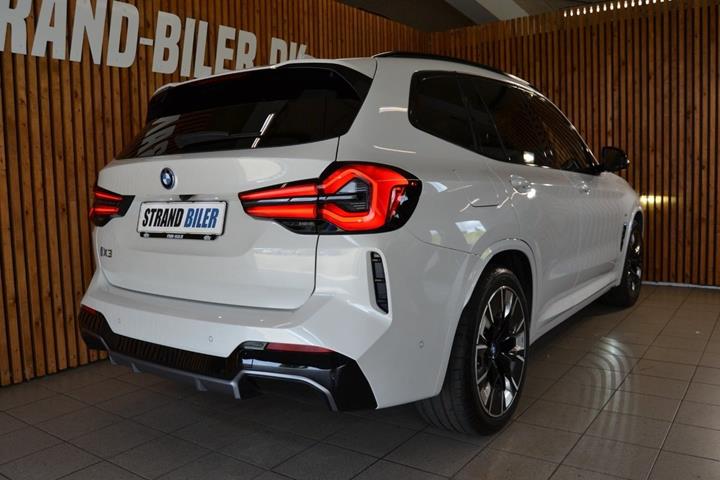 Hvid BMW iX3 fra 2023