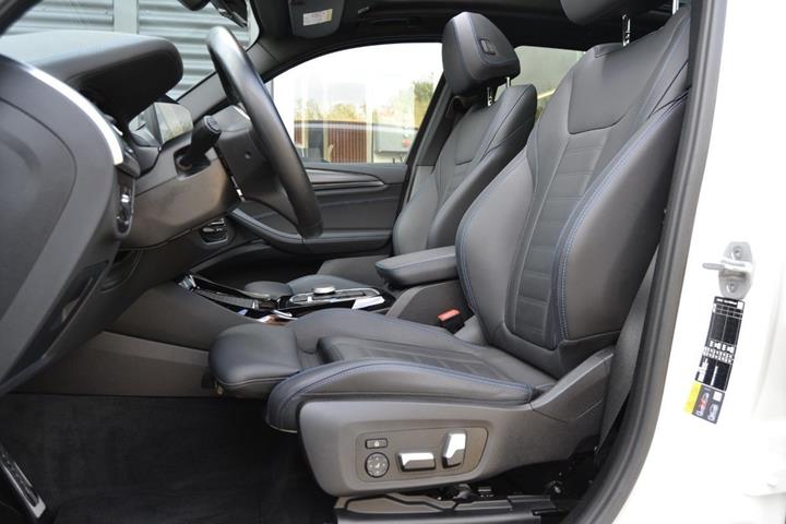 Hvid BMW iX3 fra 2023