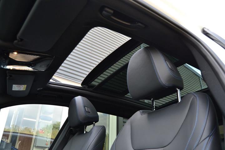 Hvid BMW iX3 fra 2023