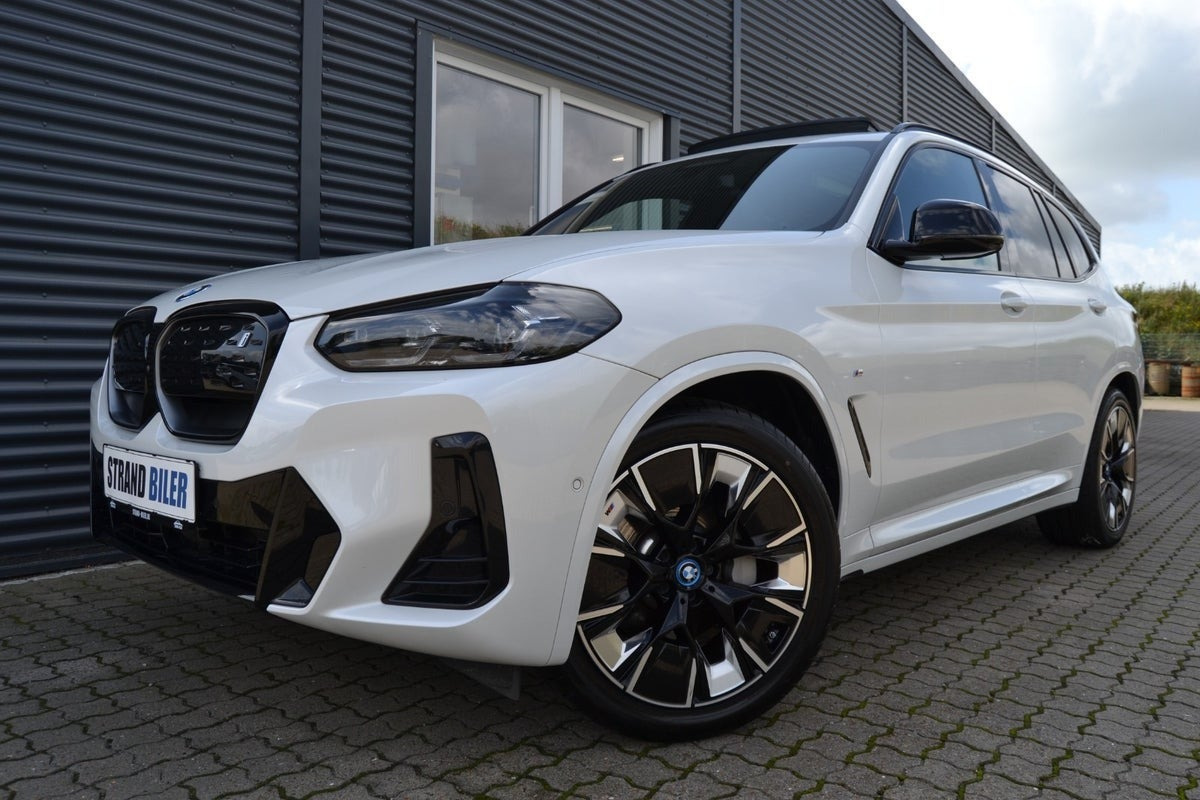 Hvid BMW iX3 fra 2023