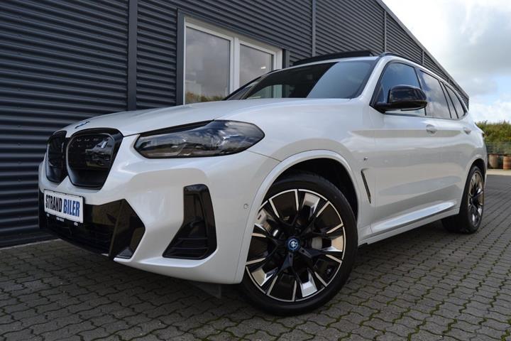 Hvid BMW iX3 fra 2023