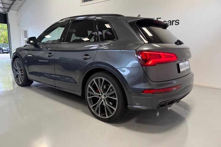 Grå Audi SQ5 fra 2017