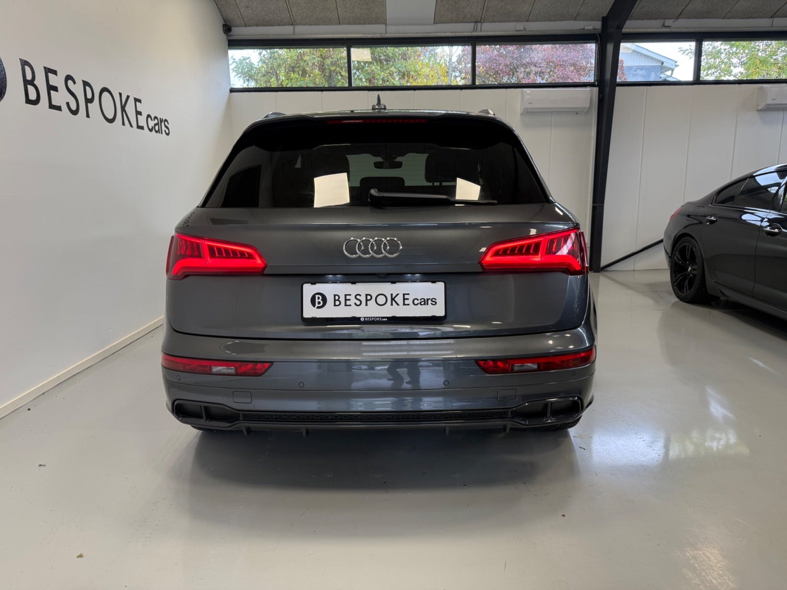 Grå Audi SQ5 fra 2017
