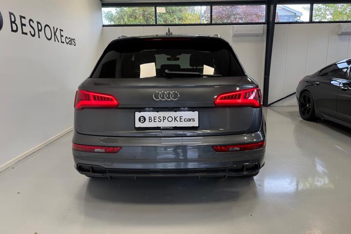 Grå Audi SQ5 fra 2017