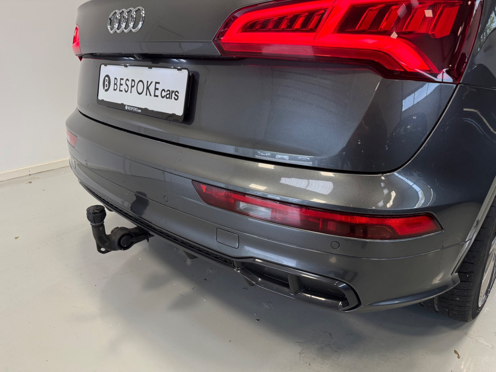 Grå Audi SQ5 fra 2017