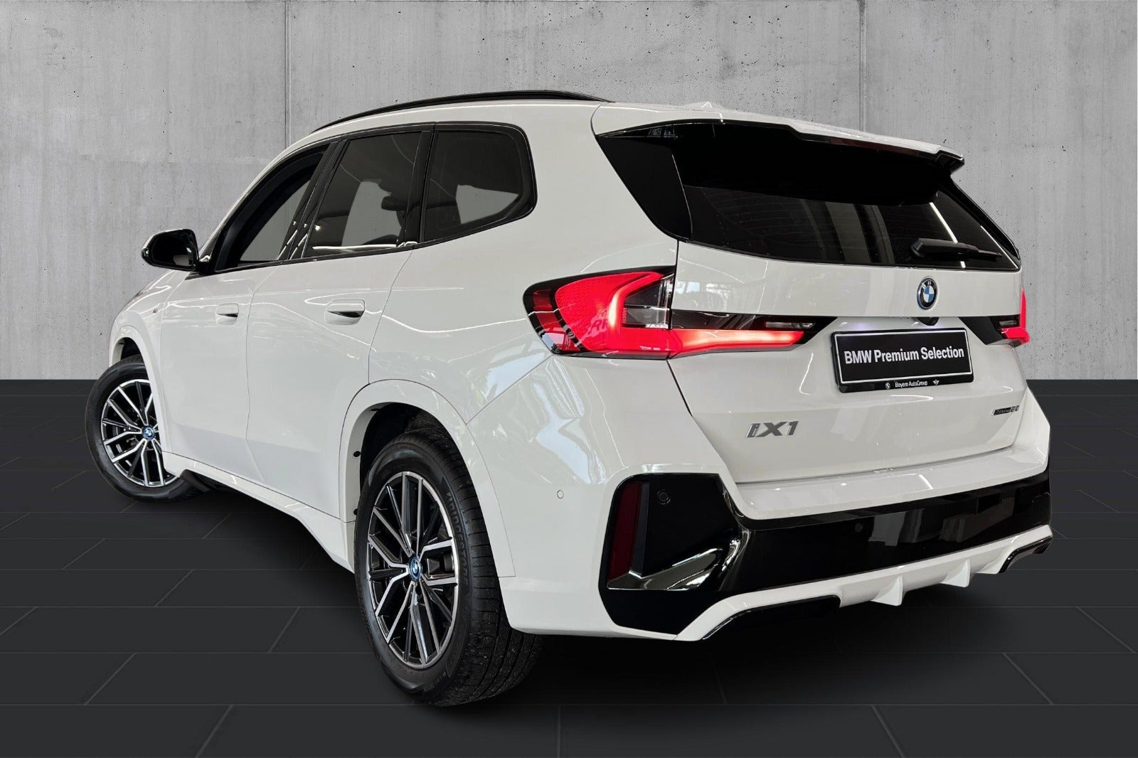 Hvid BMW iX1 fra 2024