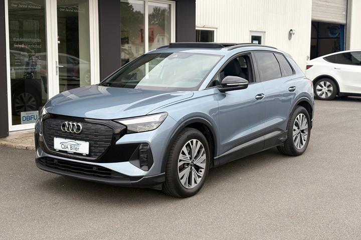 Blå Audi Q4 e-tron fra 2023