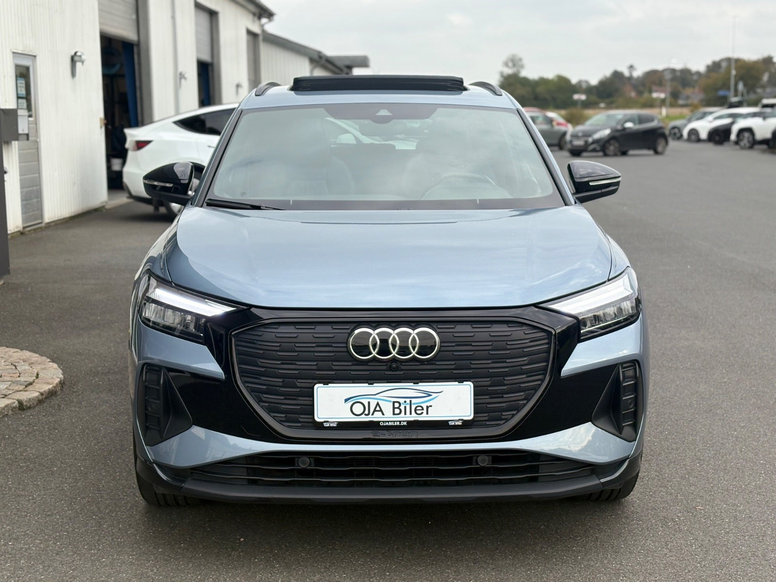 Blå Audi Q4 e-tron fra 2023