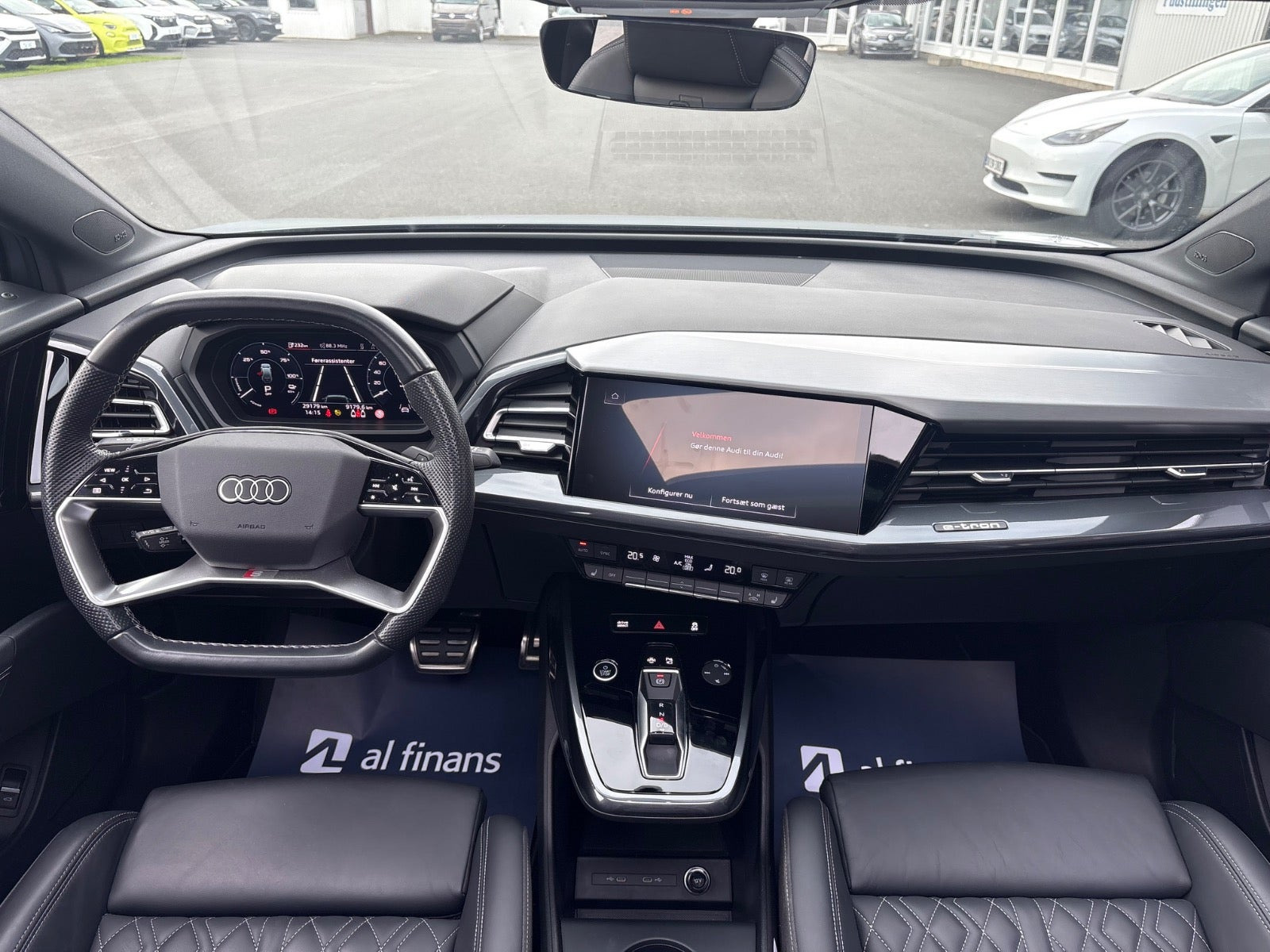 Blå Audi Q4 e-tron fra 2023