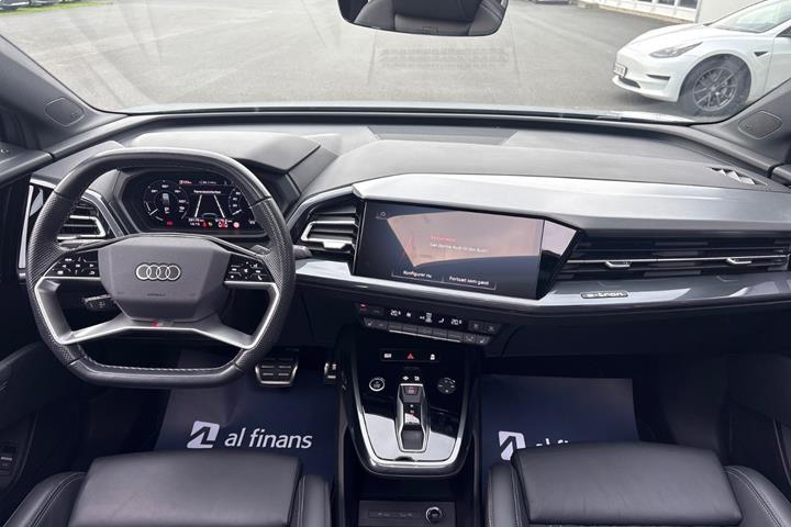 Blå Audi Q4 e-tron fra 2023