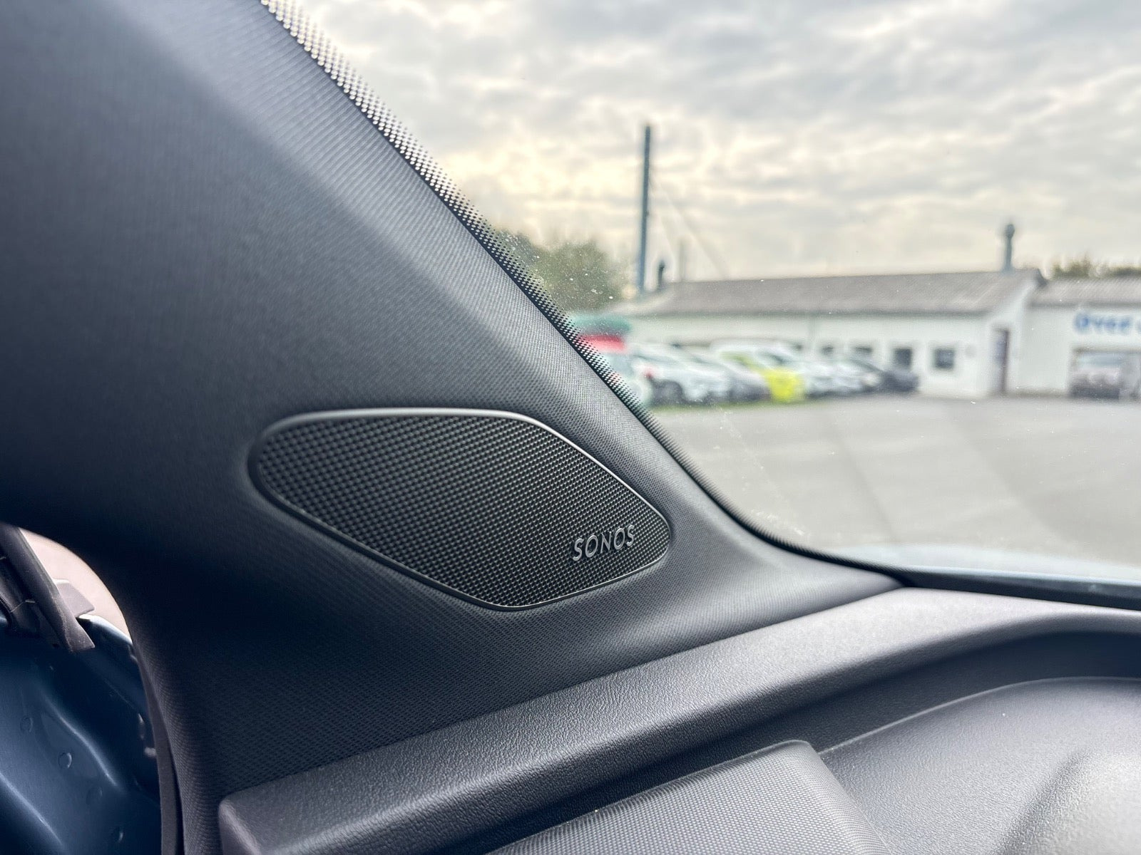 Blå Audi Q4 e-tron fra 2023