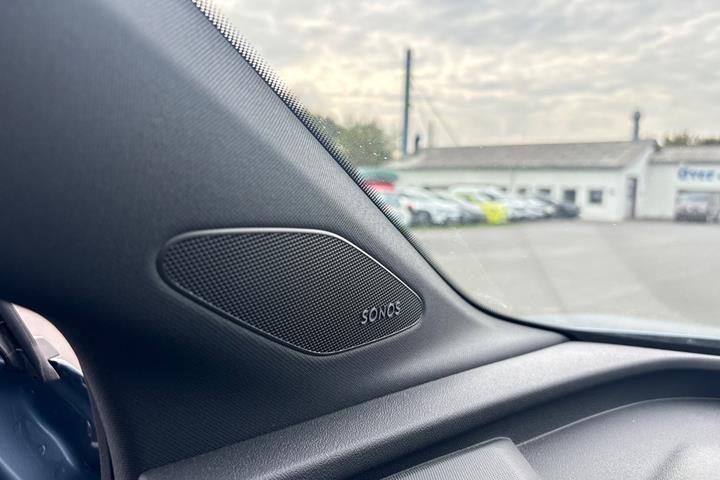 Blå Audi Q4 e-tron fra 2023