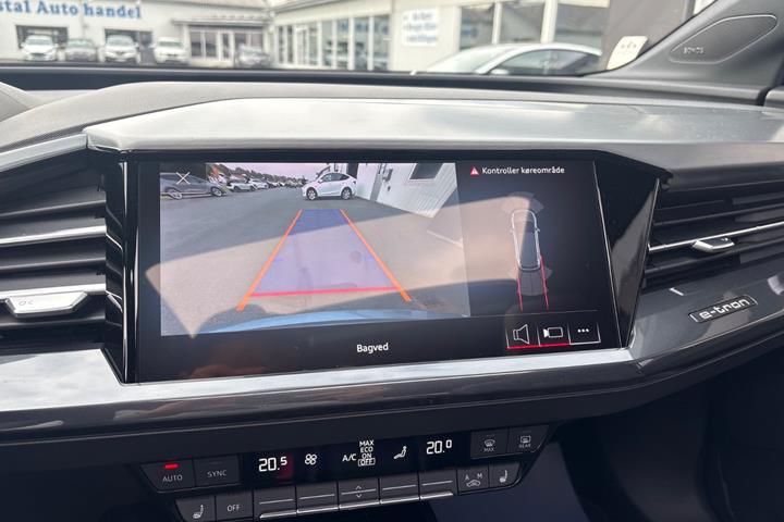 Blå Audi Q4 e-tron fra 2023