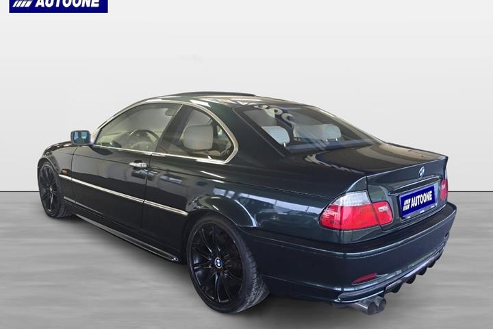 undefined BMW 330Ci fra 2002 set udefra