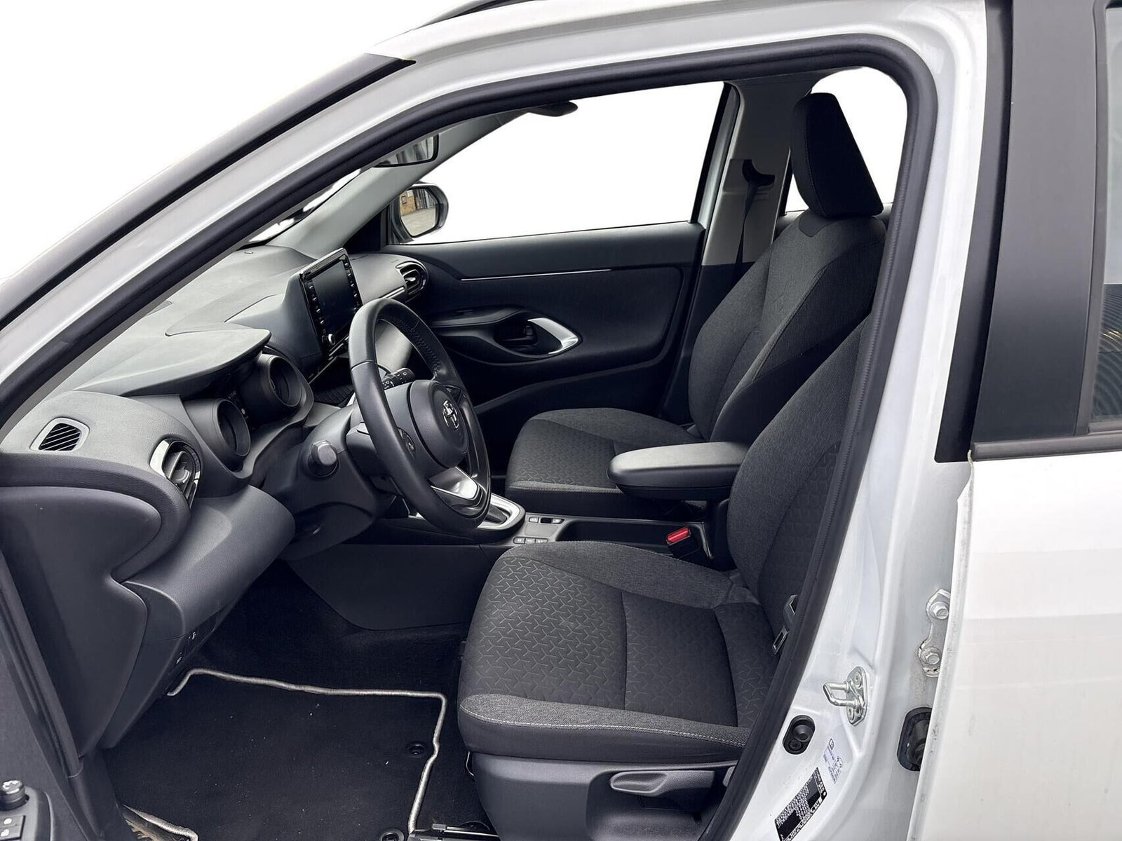 Hvid Toyota Yaris Cross fra 2023