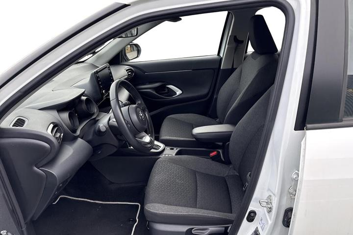 Hvid Toyota Yaris Cross fra 2023