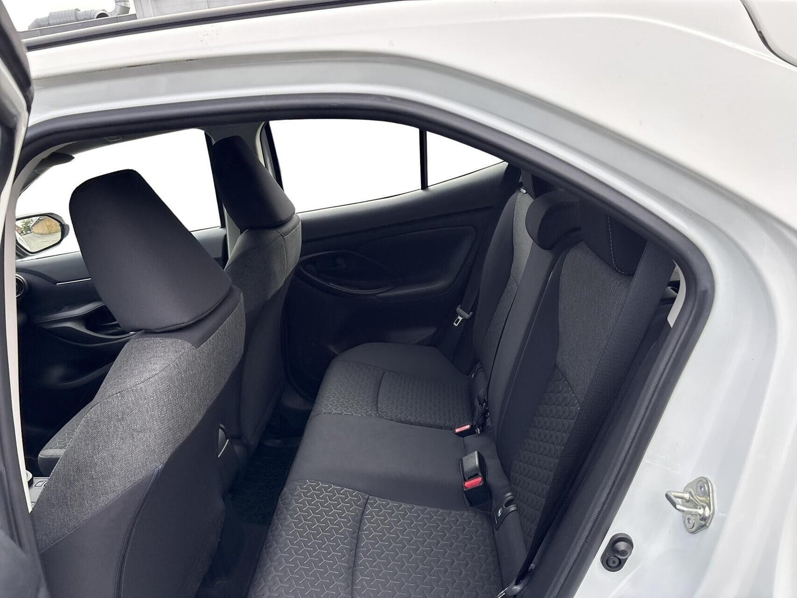 Hvid Toyota Yaris Cross fra 2023