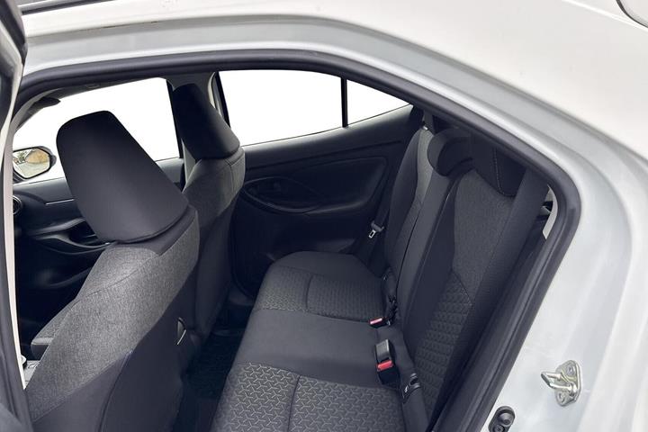 Hvid Toyota Yaris Cross fra 2023