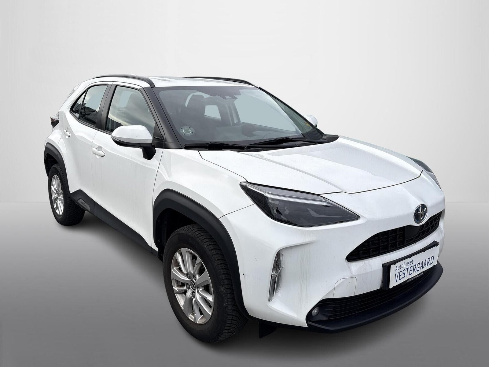 Hvid Toyota Yaris Cross fra 2023