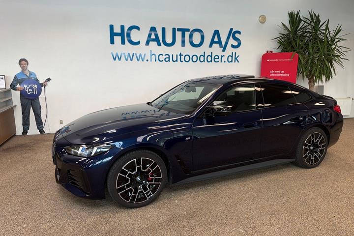 Blå BMW i4 fra 2024