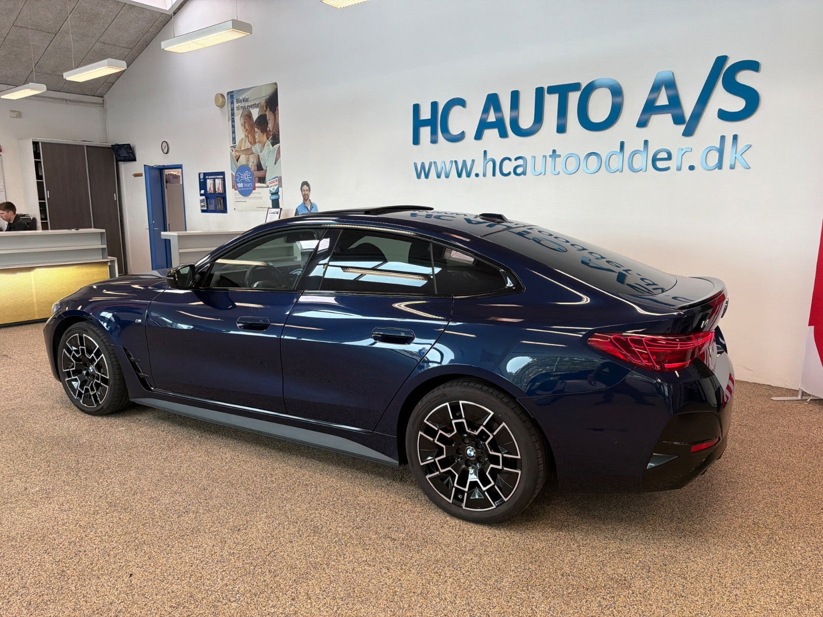Blå BMW i4 fra 2024