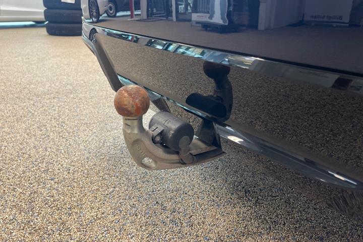 Blå BMW i4 fra 2024