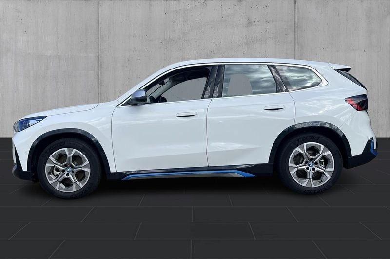 Hvid BMW iX1 fra 2023