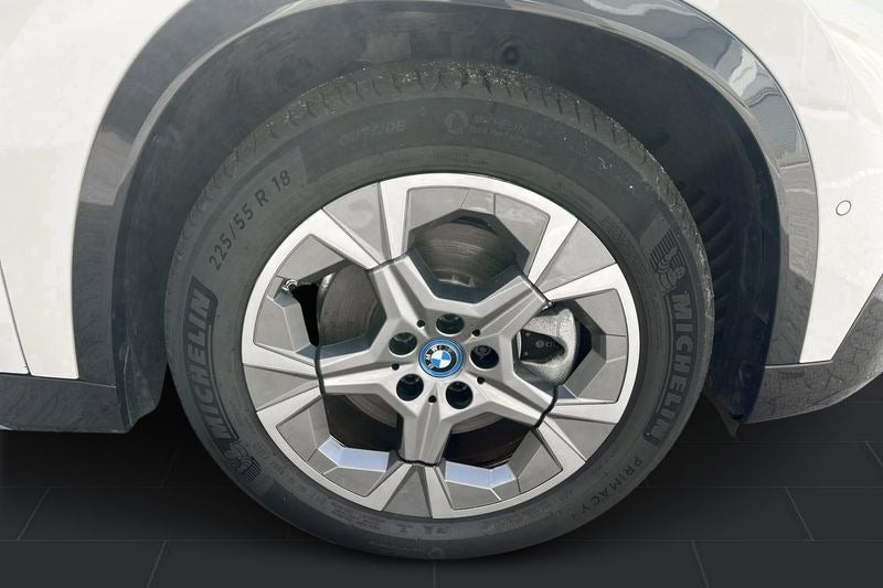 Hvid BMW iX1 fra 2023