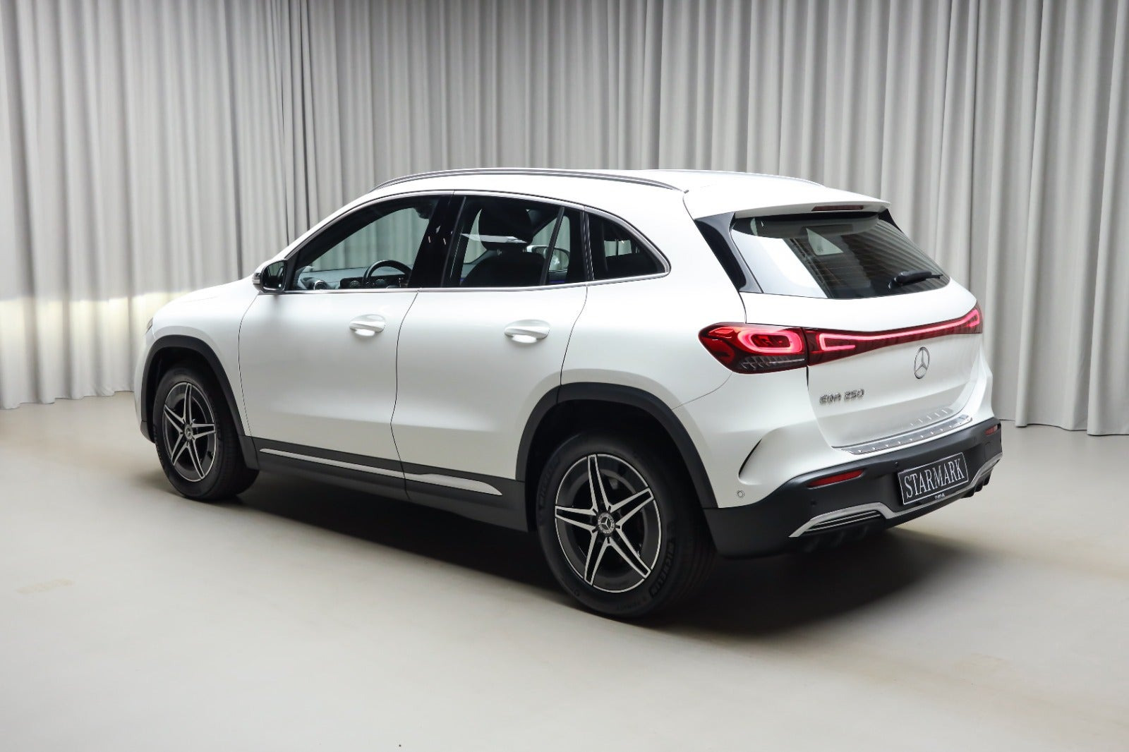Hvid Mercedes EQA250 fra 2023
