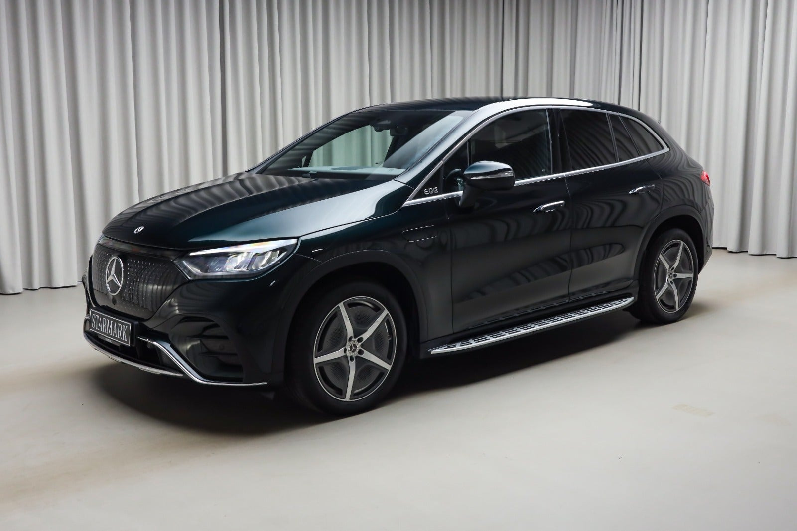 Grøn Mercedes EQE350 SUV fra 2024