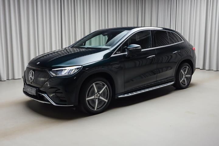 Grøn Mercedes EQE350 SUV fra 2024