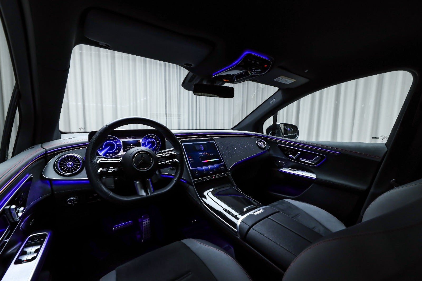 Grøn Mercedes EQE350 SUV fra 2024