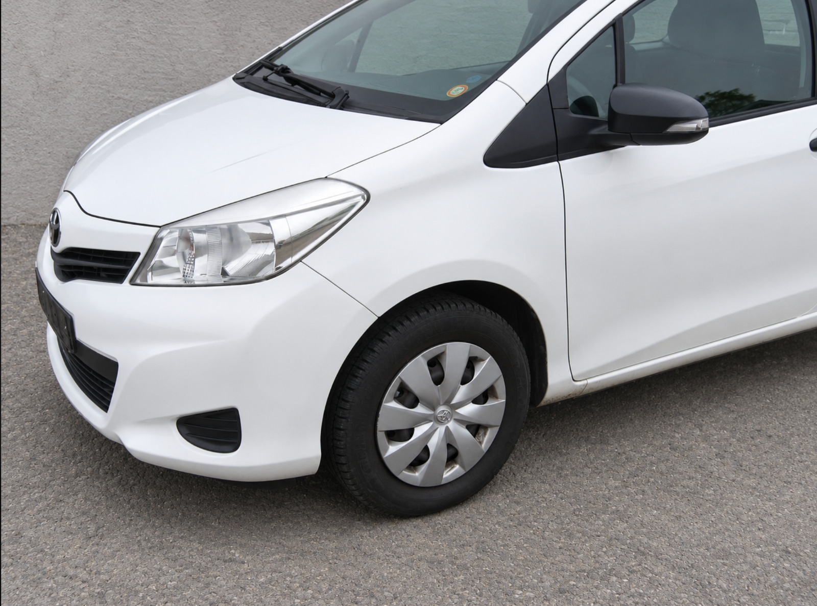 Hvid Toyota Yaris fra 2011