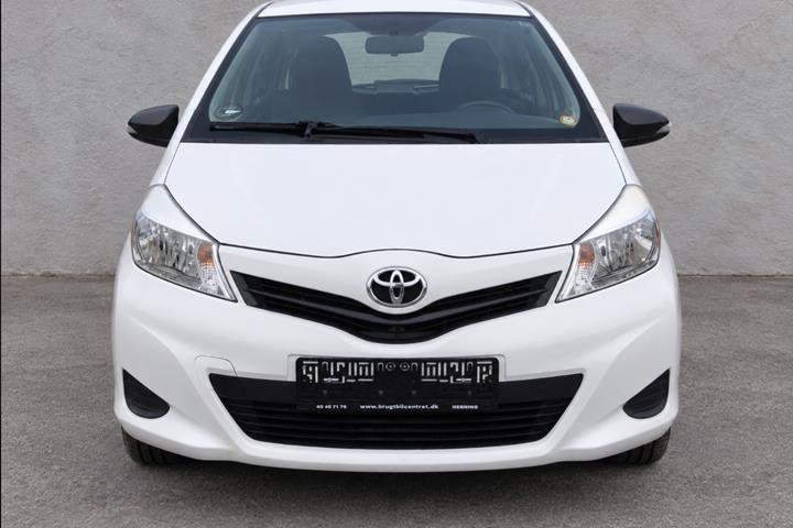 Hvid Toyota Yaris fra 2011