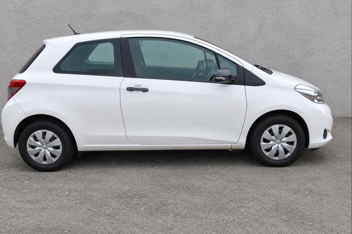 Hvid Toyota Yaris fra 2011