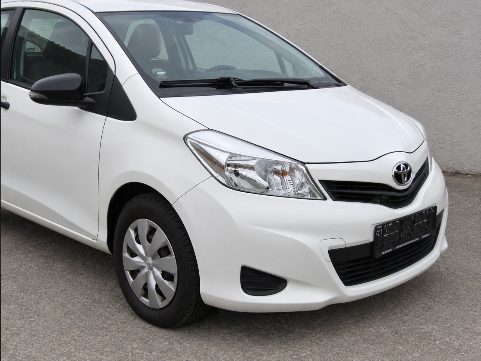 Hvid Toyota Yaris fra 2011