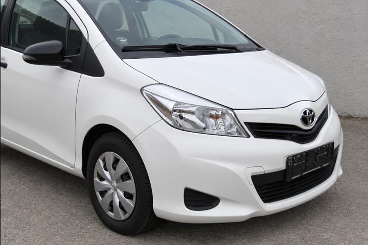 Hvid Toyota Yaris fra 2011