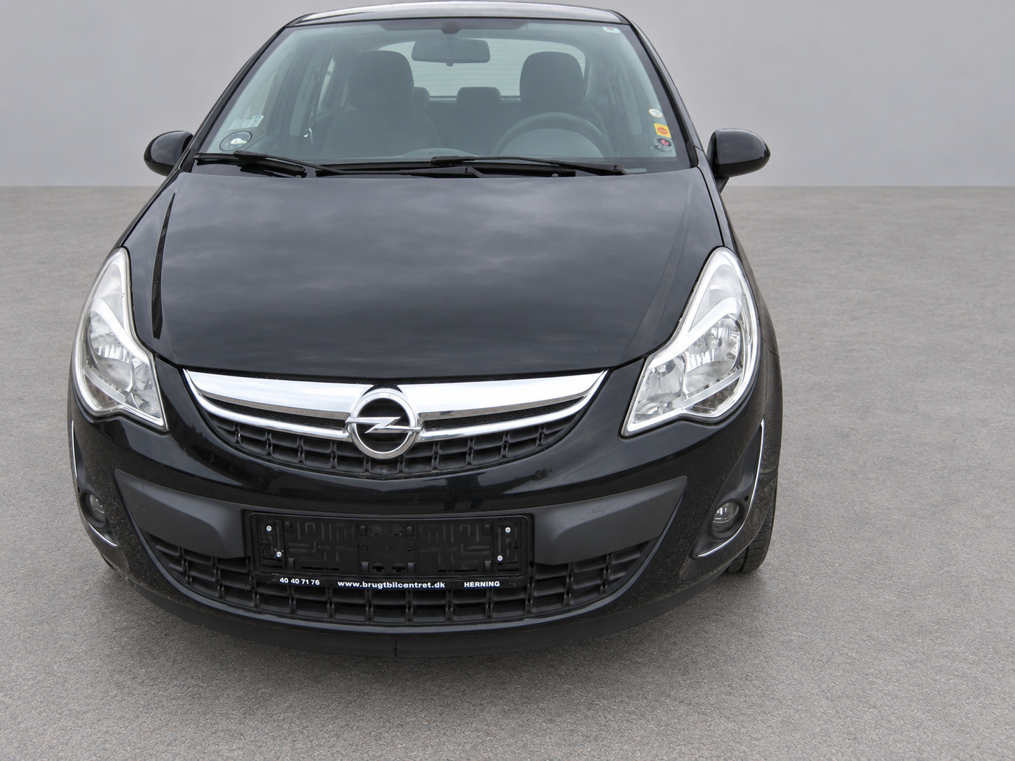 Sort Opel Corsa fra 2012