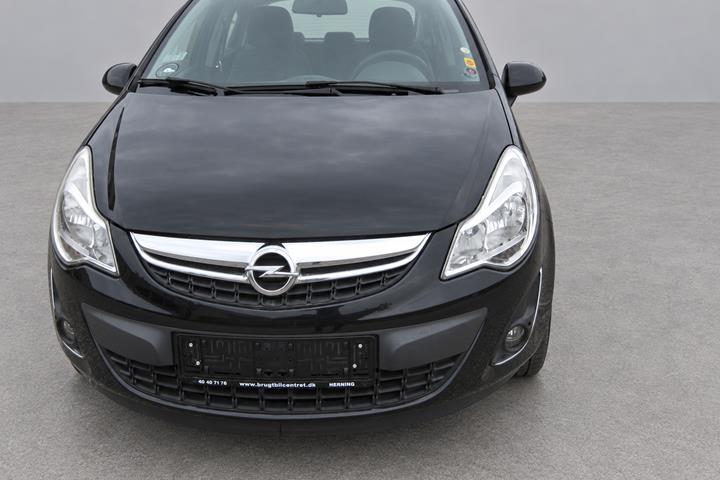 Sort Opel Corsa fra 2012
