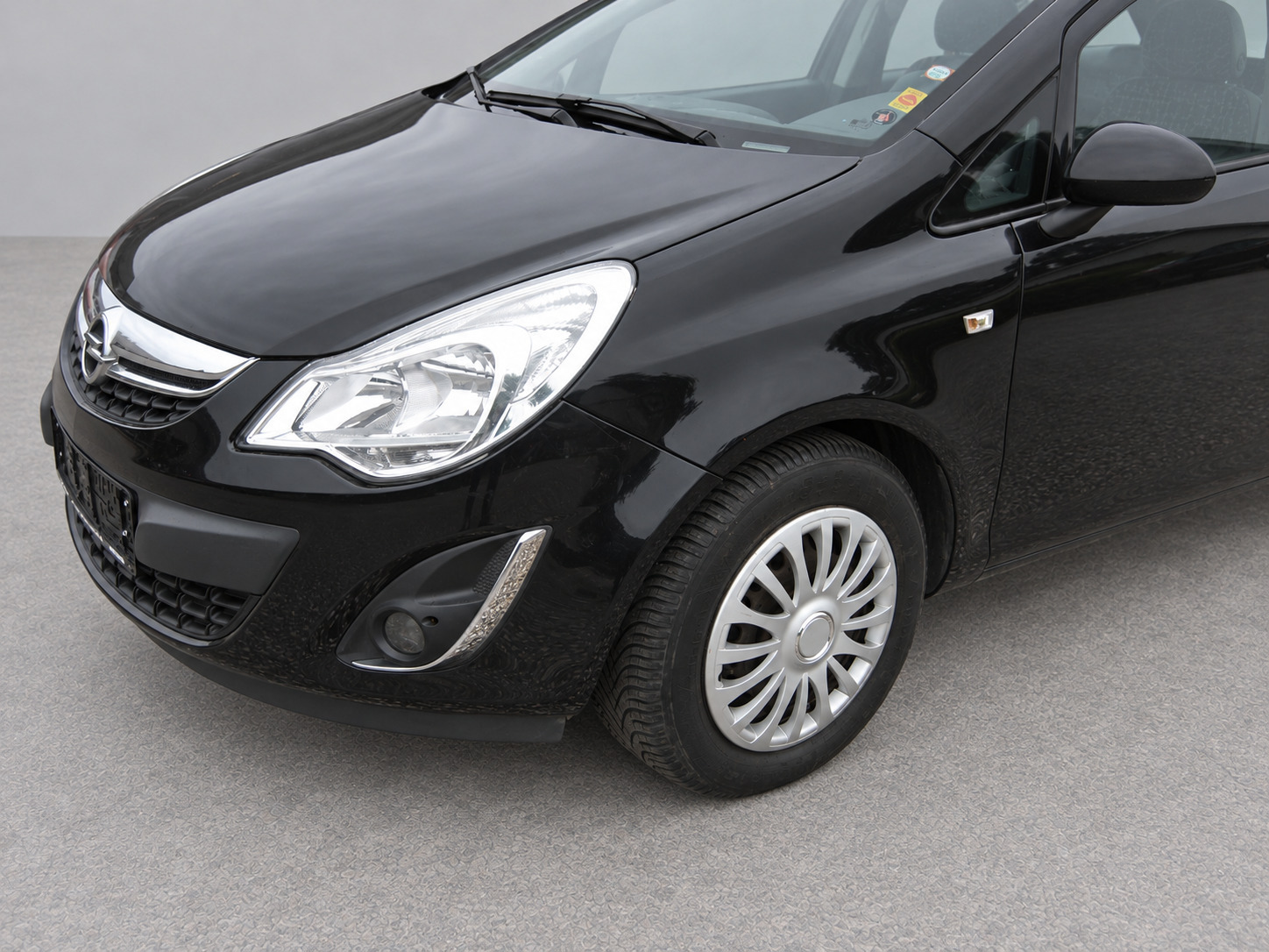Sort Opel Corsa fra 2012