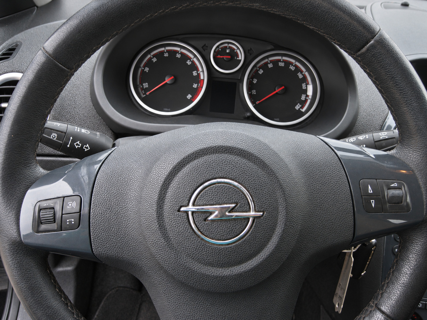 Sort Opel Corsa fra 2012